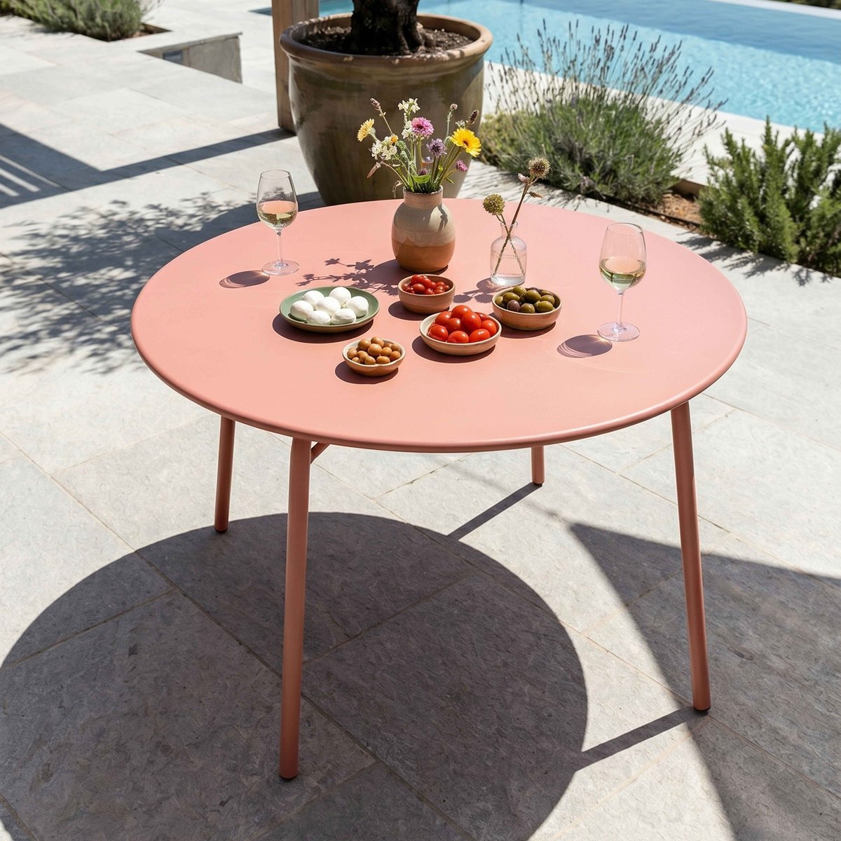 Salon de jardin table ronde et 6 chaises en métal, PALAVAS argile, OVIALA