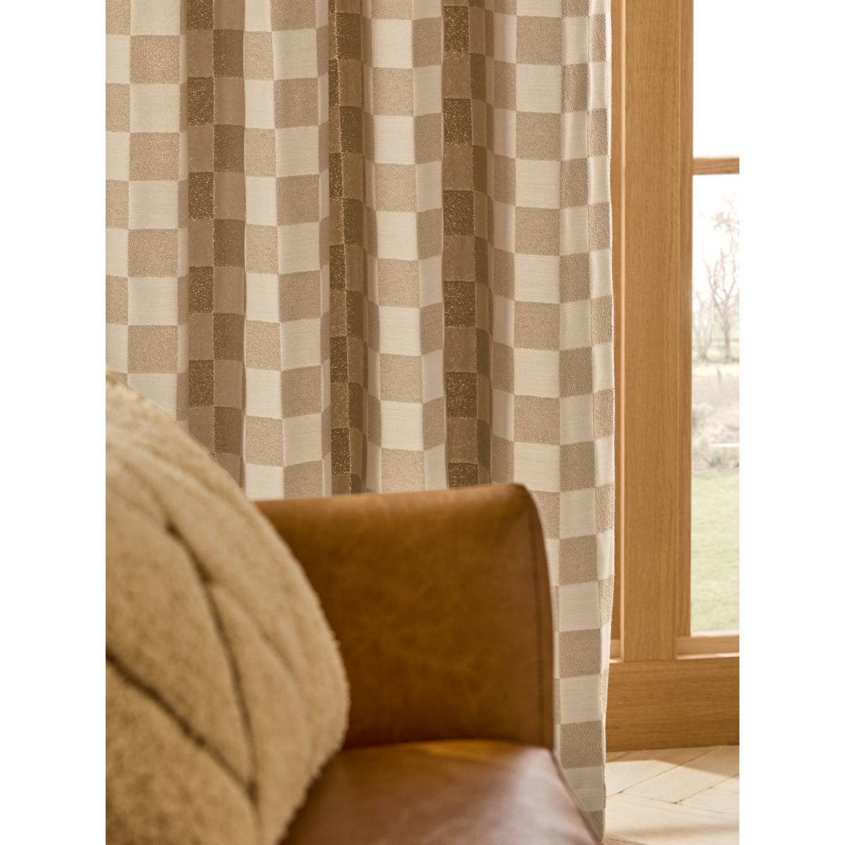 Rideaux tissés doublés à œillets et damier naturel, NEXT