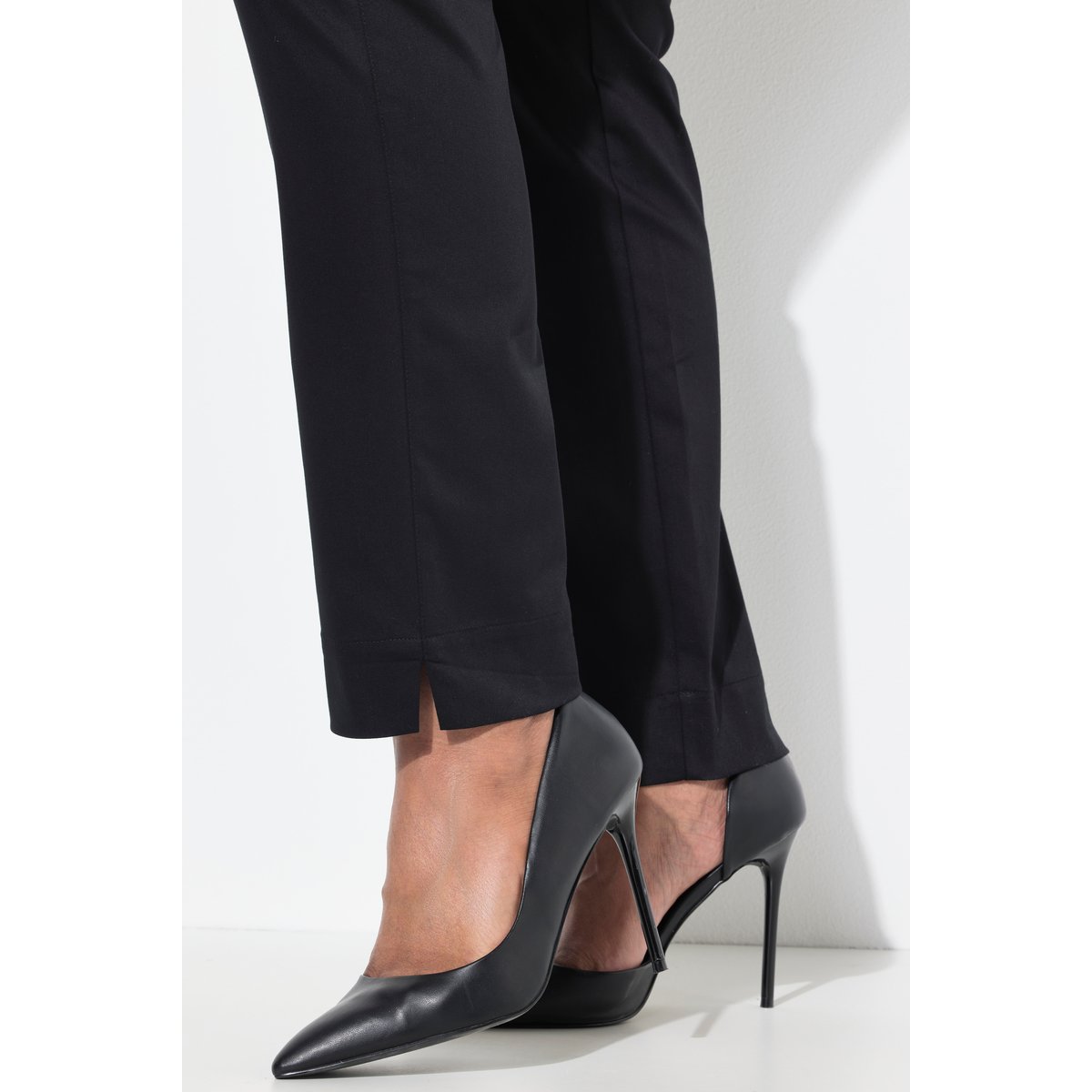 Pantalon chino. Taille élastique et bas de noir, ULLA POPKEN