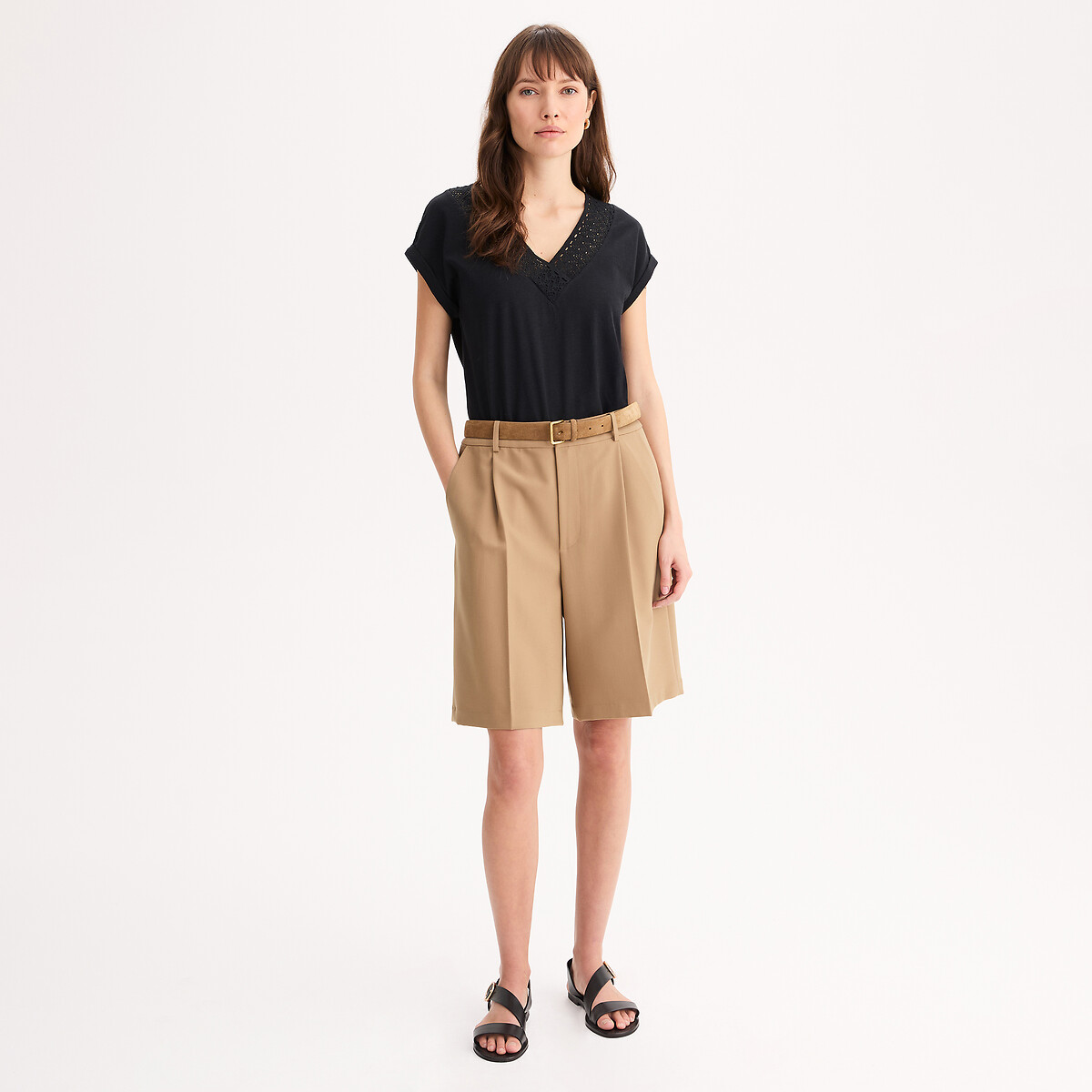 T-shirt col V, manches courtes, détail macramé, en pur coton noir, ANNE WEYBURN