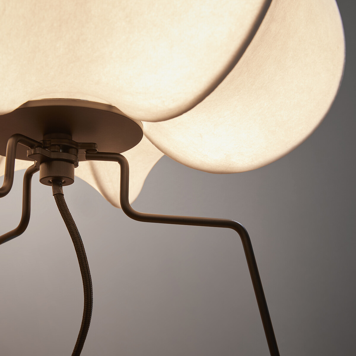 Lampe à poser en métal fer et résine, Oï blanc, AM.PM