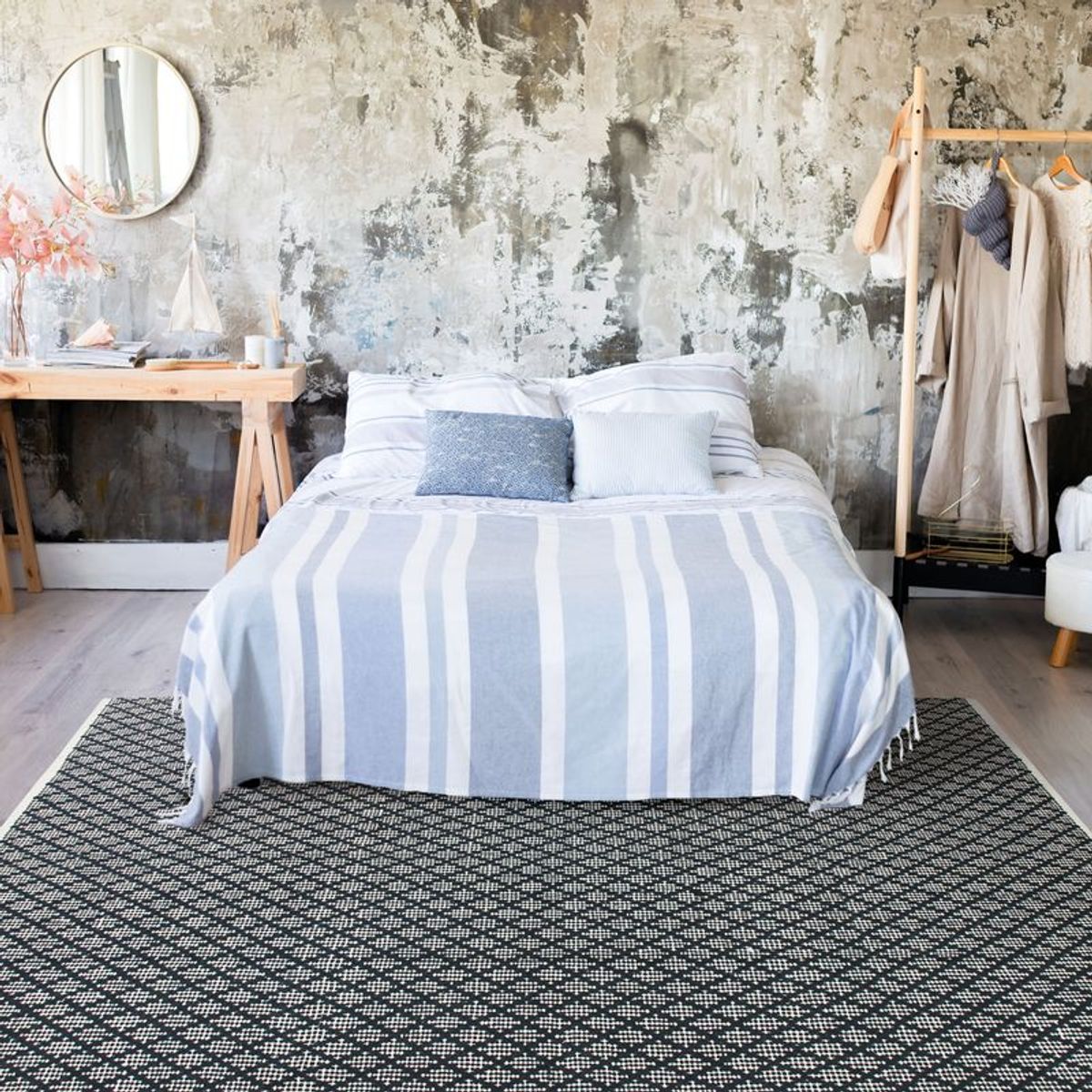 Tapis salon artisanal en coton écru noir, THE DECO FACTORY