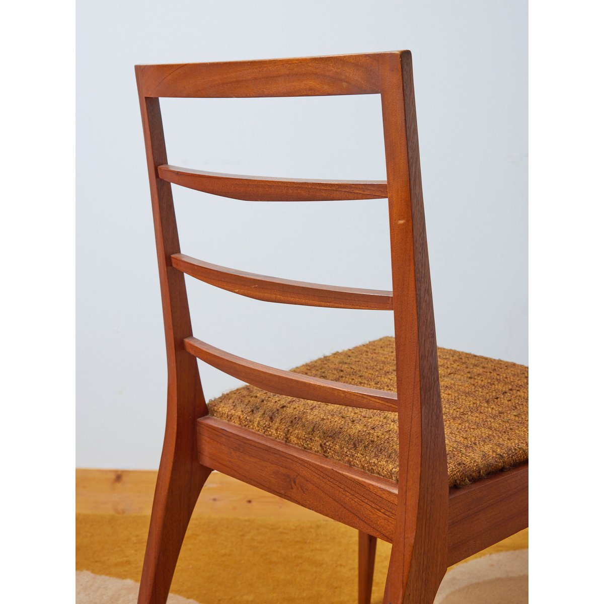 Lot de chaises scandinaves en bois Alma N°1206 - Bon état bois clair, DEBONGOUT