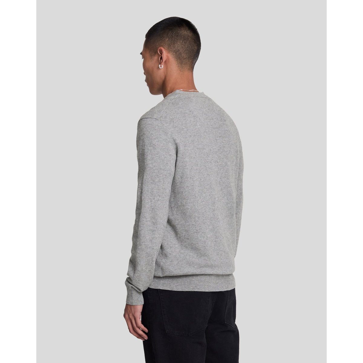 Pull en coton mérinos col V gris moyen chiné, LYLE & SCOTT