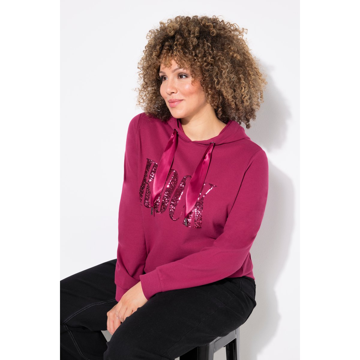 Sweat-shirt à capuche et manches longues rubis, ULLA POPKEN