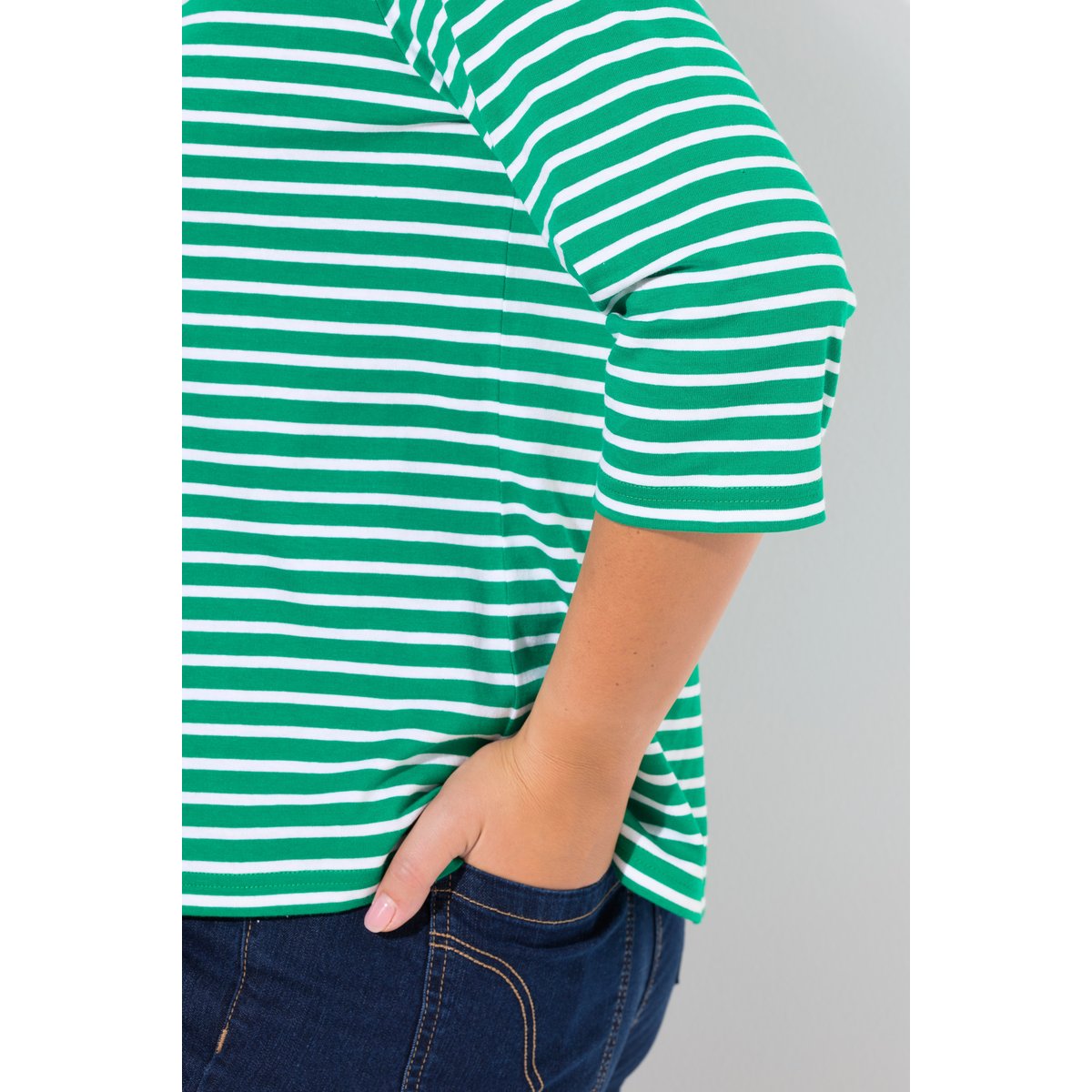 T-shirt rayé. Manches 3/4 et col rond. Coupe vert émeraude, ULLA POPKEN