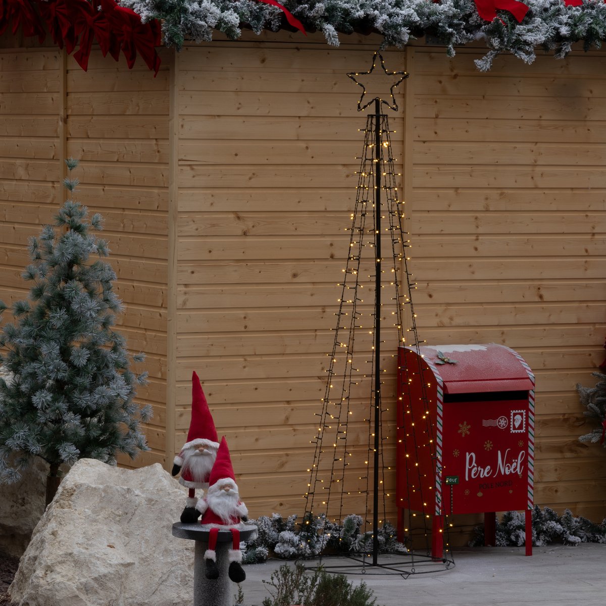 Décoration extérieure sapin 330 LED H180 cm noir, FEERIC LIGHTS & CHRISTMAS