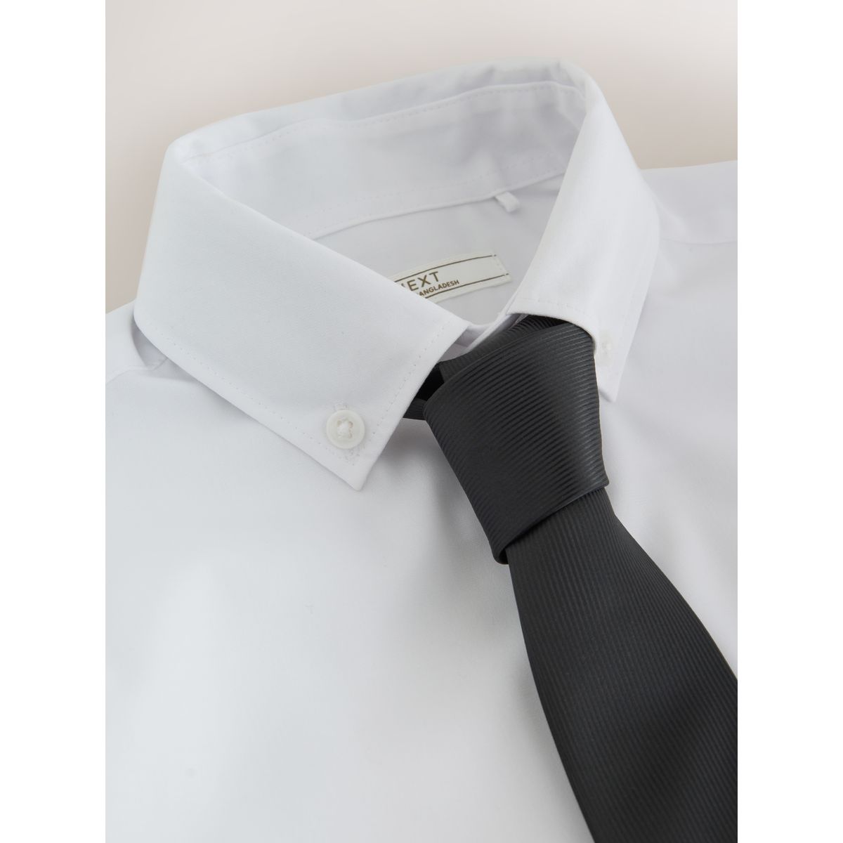 Chemise habillée à manches longues et cravate blanc, NEXT