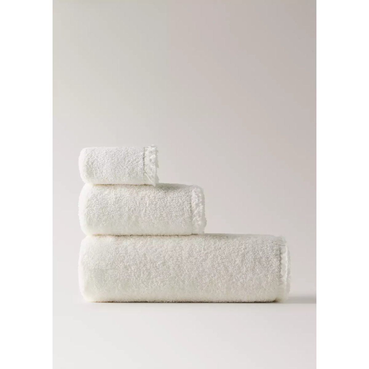 Drap de bain coton bouclette bord effiloché volant écru, MANGO HOME