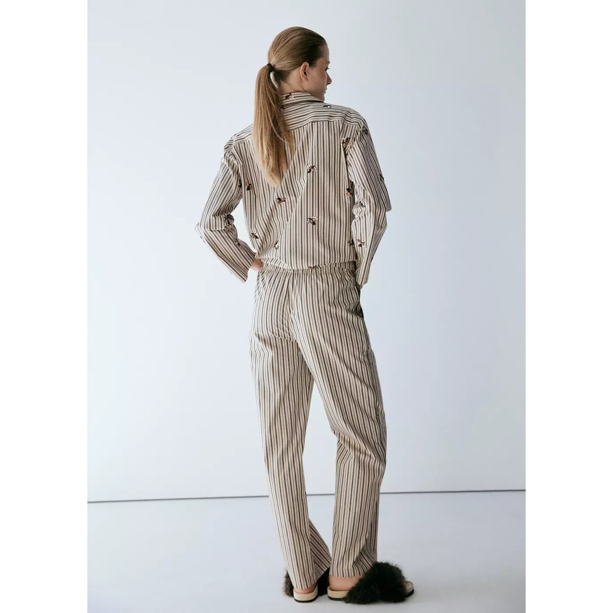 Pantalon de pyjama à rayures, fleurs brodées et paillettes sable, MANGO