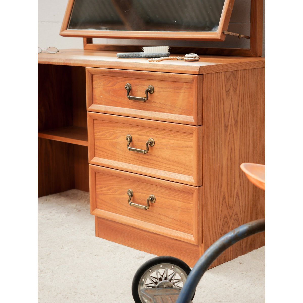Petite coiffeuse en bois Louise N°352 - Bon état bois clair, DEBONGOUT