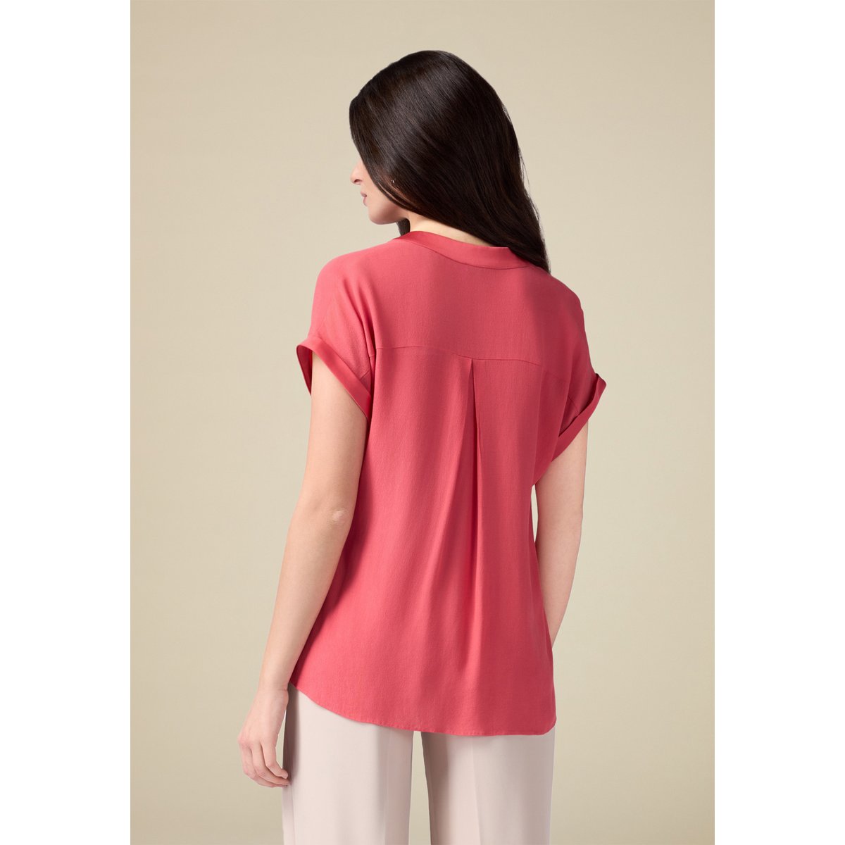Chemisier avec bordures en satin rouge, OLTRE