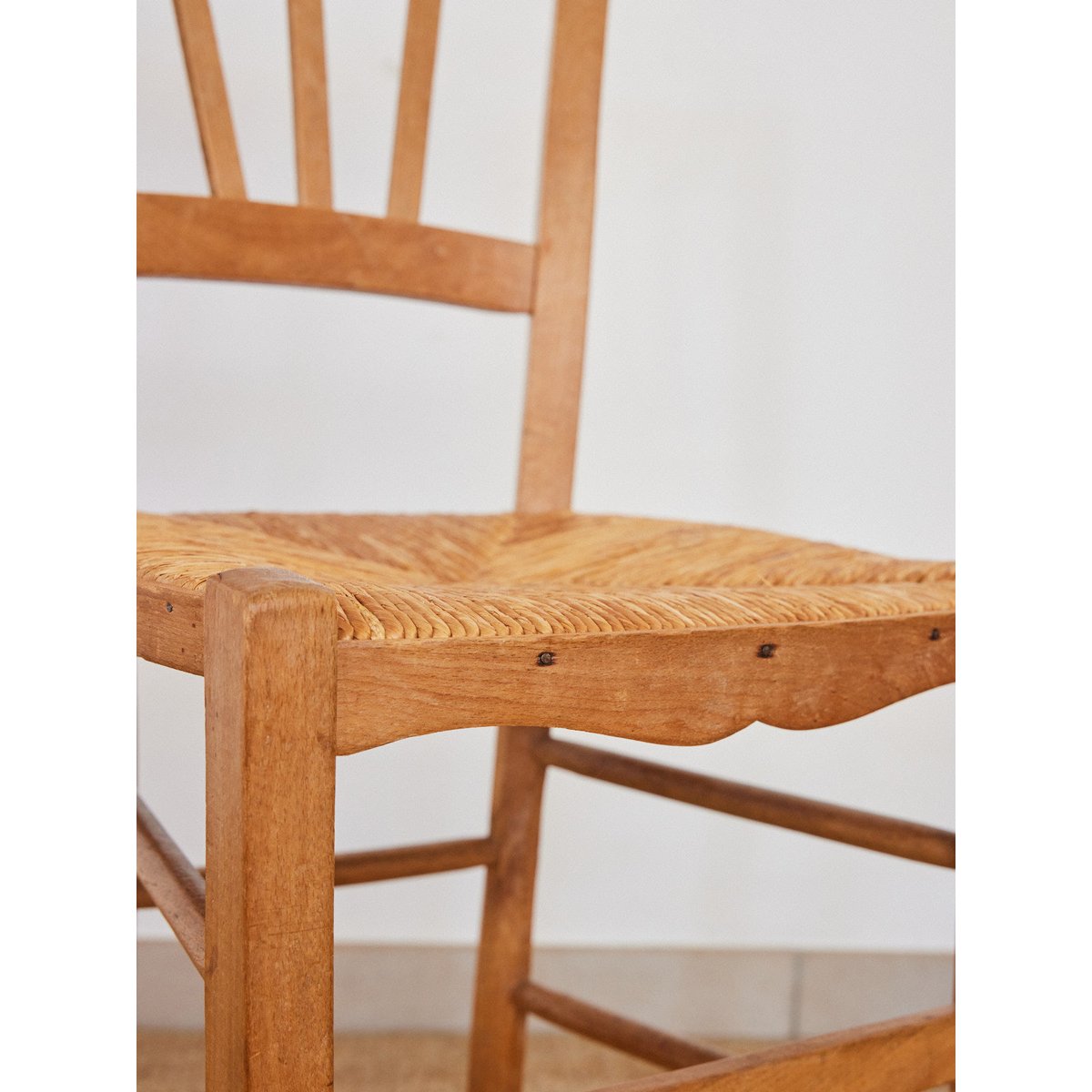 Lot de 5 chaises en paille Claude N°1283 - Bon état bois clair, DEBONGOUT
