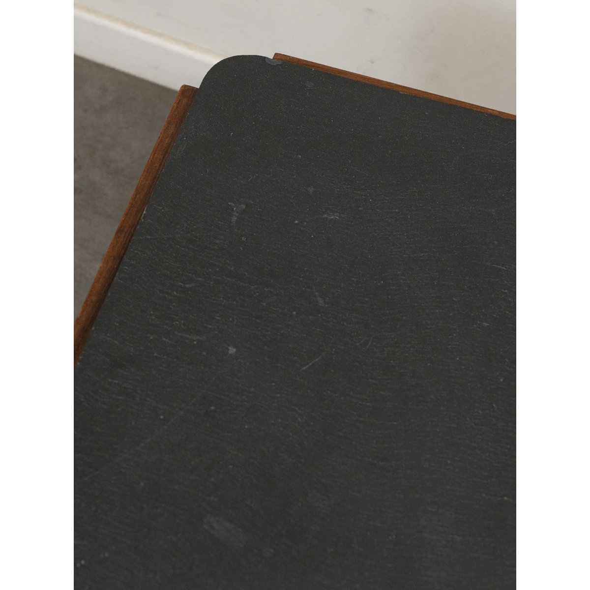 Table basse en bois et ardoise Marie-Pierre N°81 - Bon état gris, DEBONGOUT