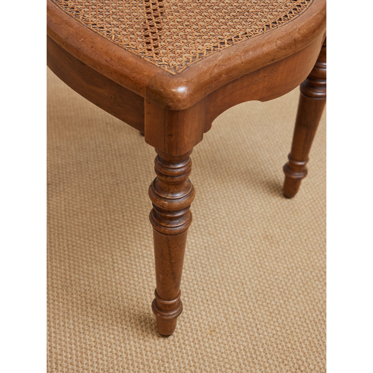 Lot de 4 chaises cannage Claude N°1468 - Bon état bois clair, DEBONGOUT