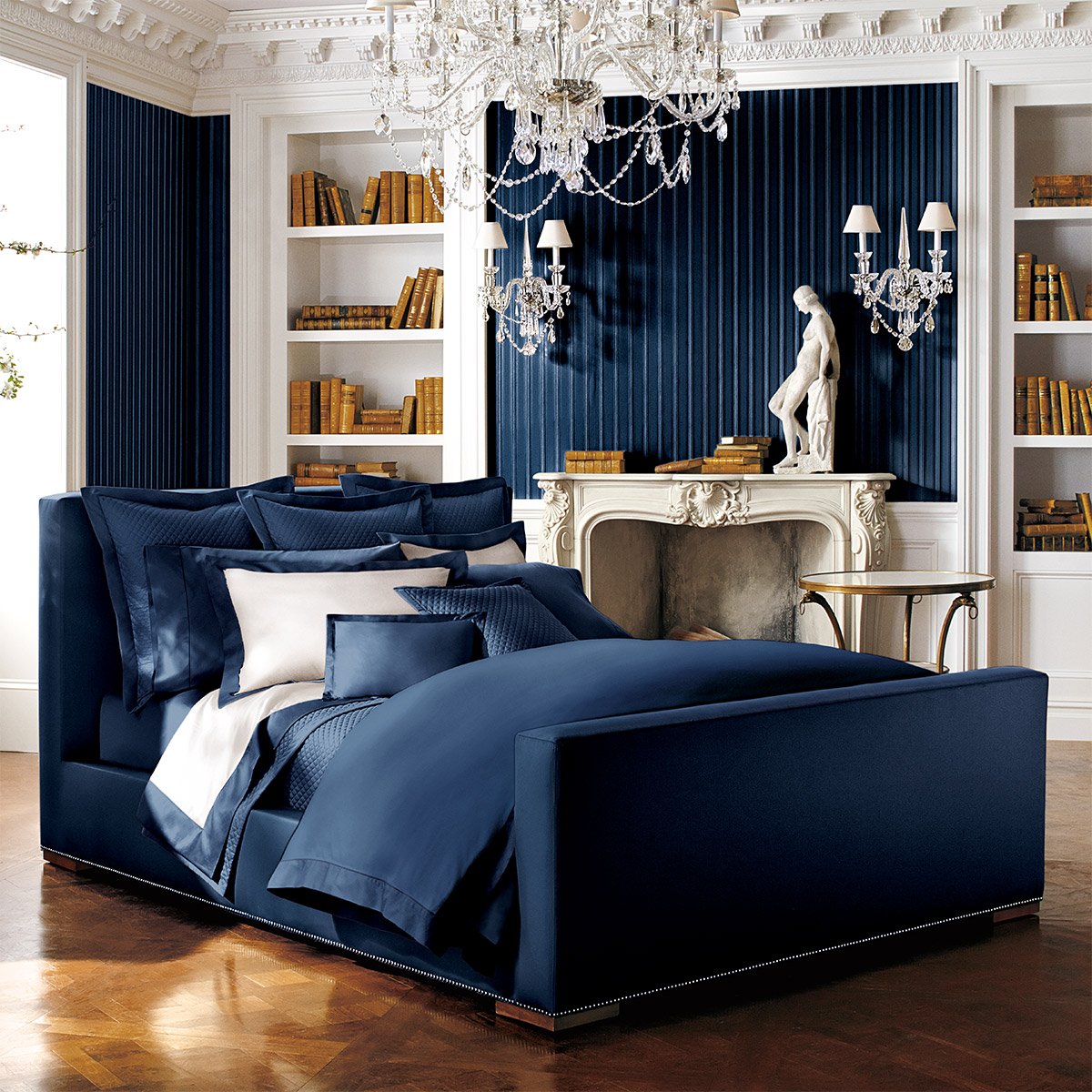 Taie à volant en satin de coton, LANGDON navy, RALPH LAUREN HOME