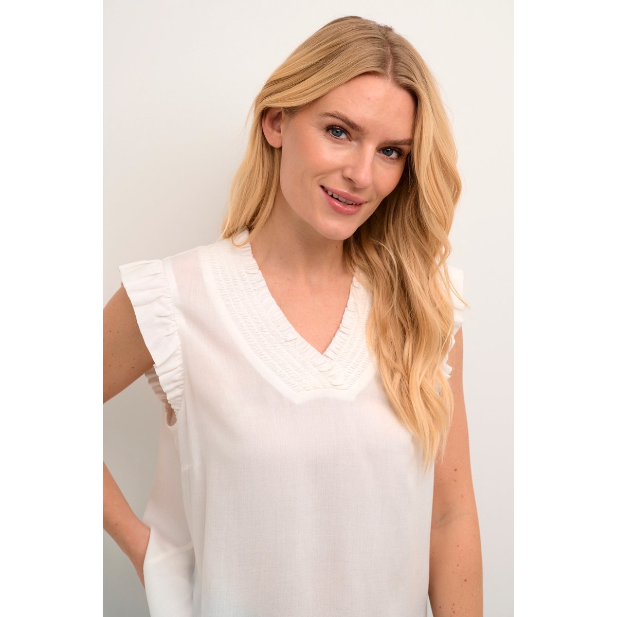 Sleeveless blouse blanc chalk, KAFFE