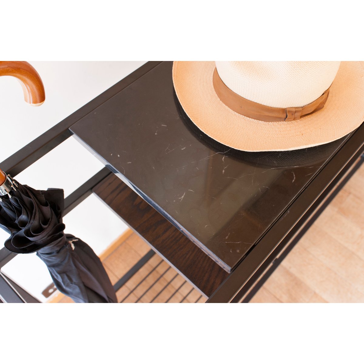 Console en marbre NOORA noir, PRODUIT INTERIEUR BRUT