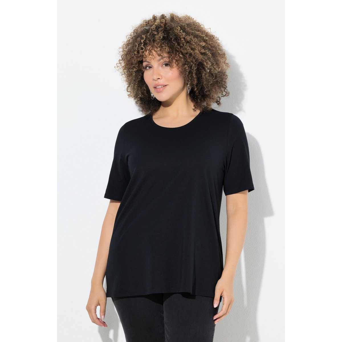 T-shirt coupe Regular. Col rond et manches noir, ULLA POPKEN
