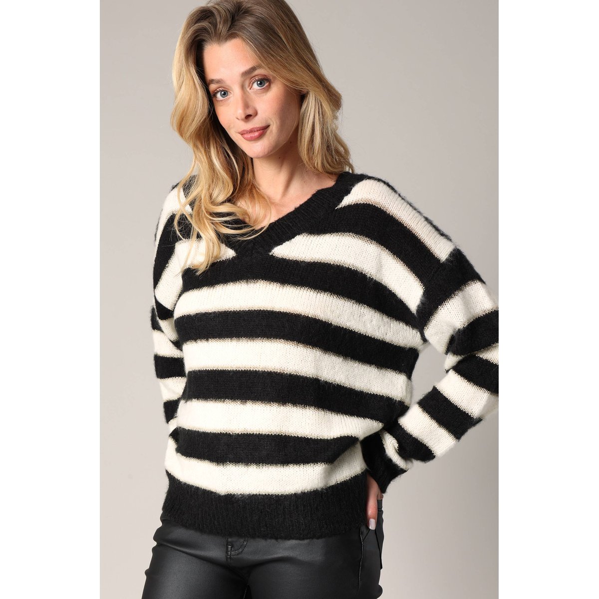 Pull en maille douce à larges rayures MARCIANE black, DEELUXE