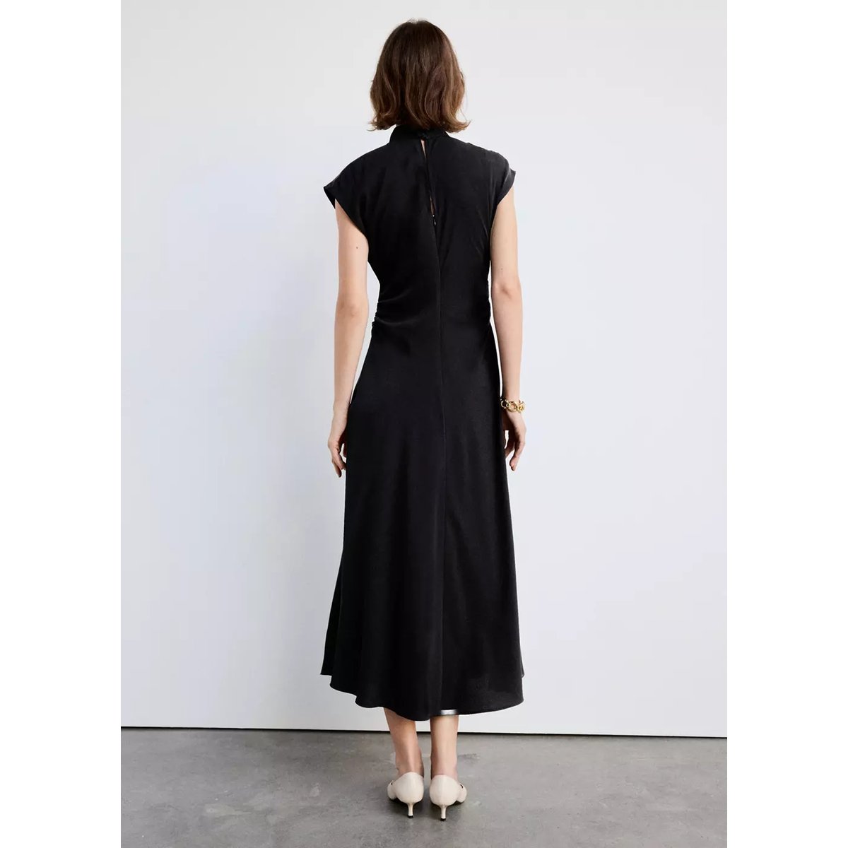 Robe à col cheminée et fronces noir, MANGO