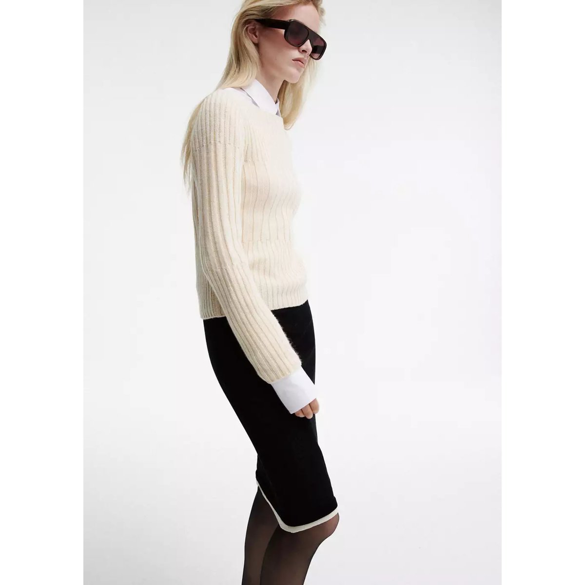 Pull-over à col montant en maille côtelée écru, MANGO