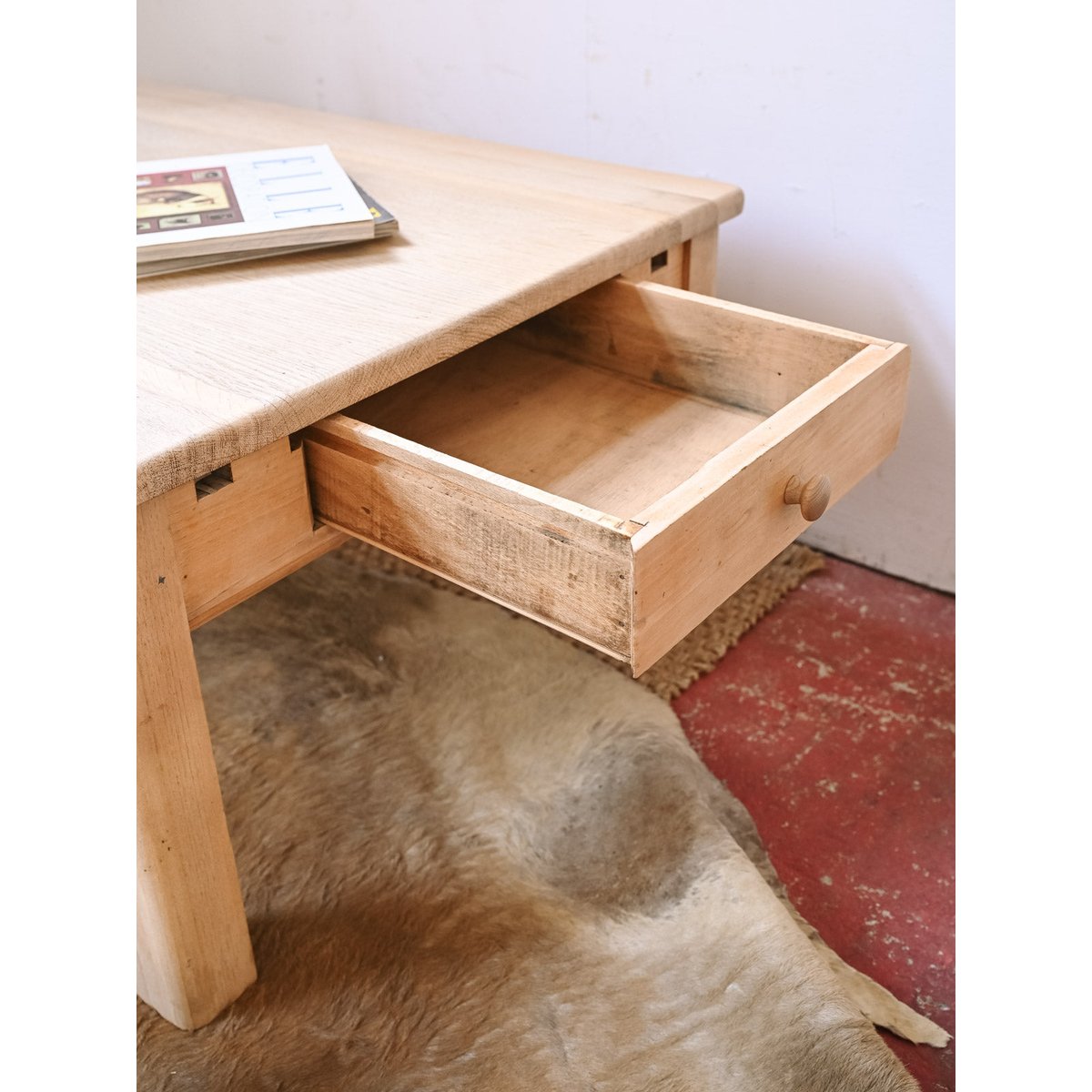 Table basse campagne en bois clair Léonie N°1159 - Bon état bois clair, DEBONGOUT