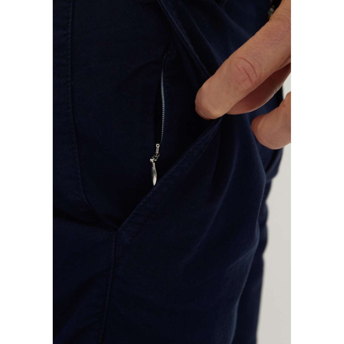 Bermuda chino bleu marine, MISE AU GREEN