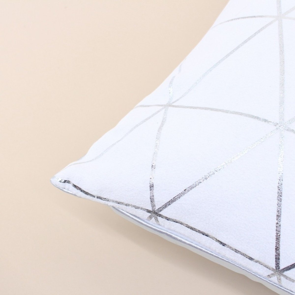 Coussin graphique 40x40cm blanc, ORNAMI
