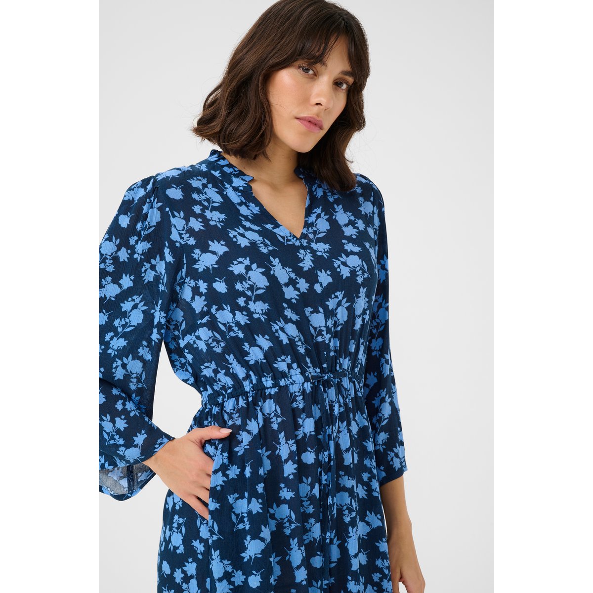 Dress bleu floral midnight m./ebbe&flow flower, KAFFE
