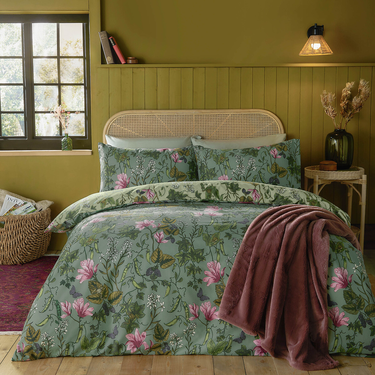 Mystic Berry Floral Reversible Duvet Cover and Pillowcase Set green, FURN.