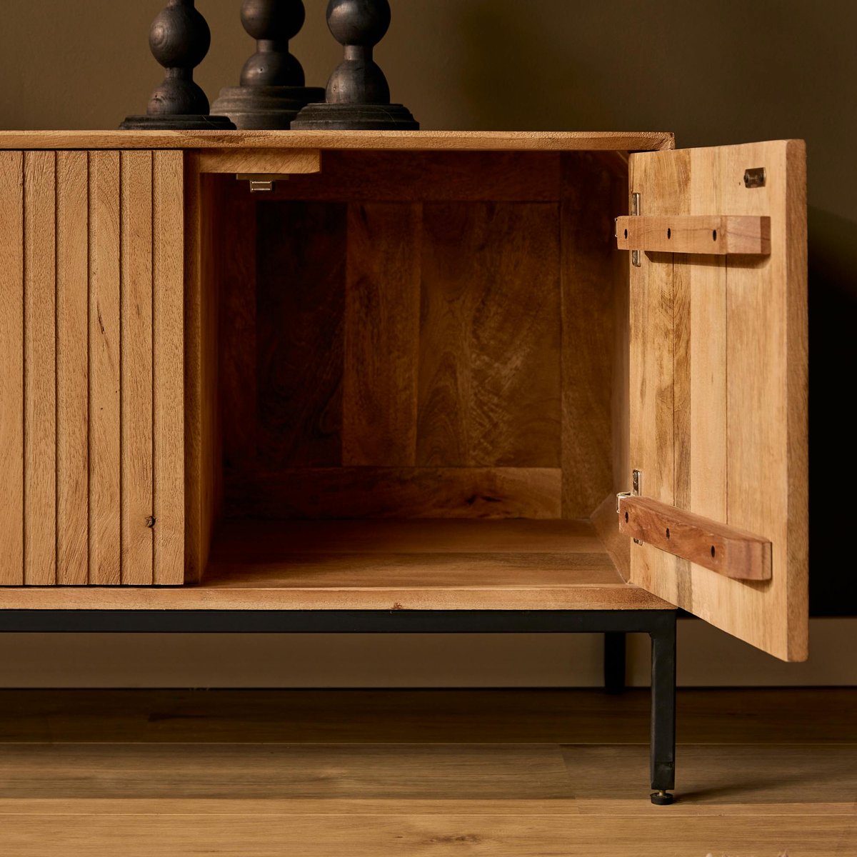 Meuble TV 165 cm 4 portes rainurées CORTINA bois, PIER IMPORT