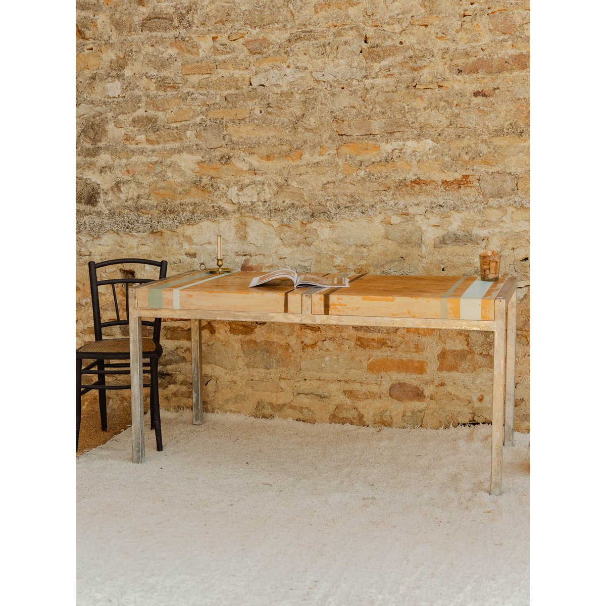 Table à manger en métal et bois Romy N°1513 - Bon état argenté, DEBONGOUT