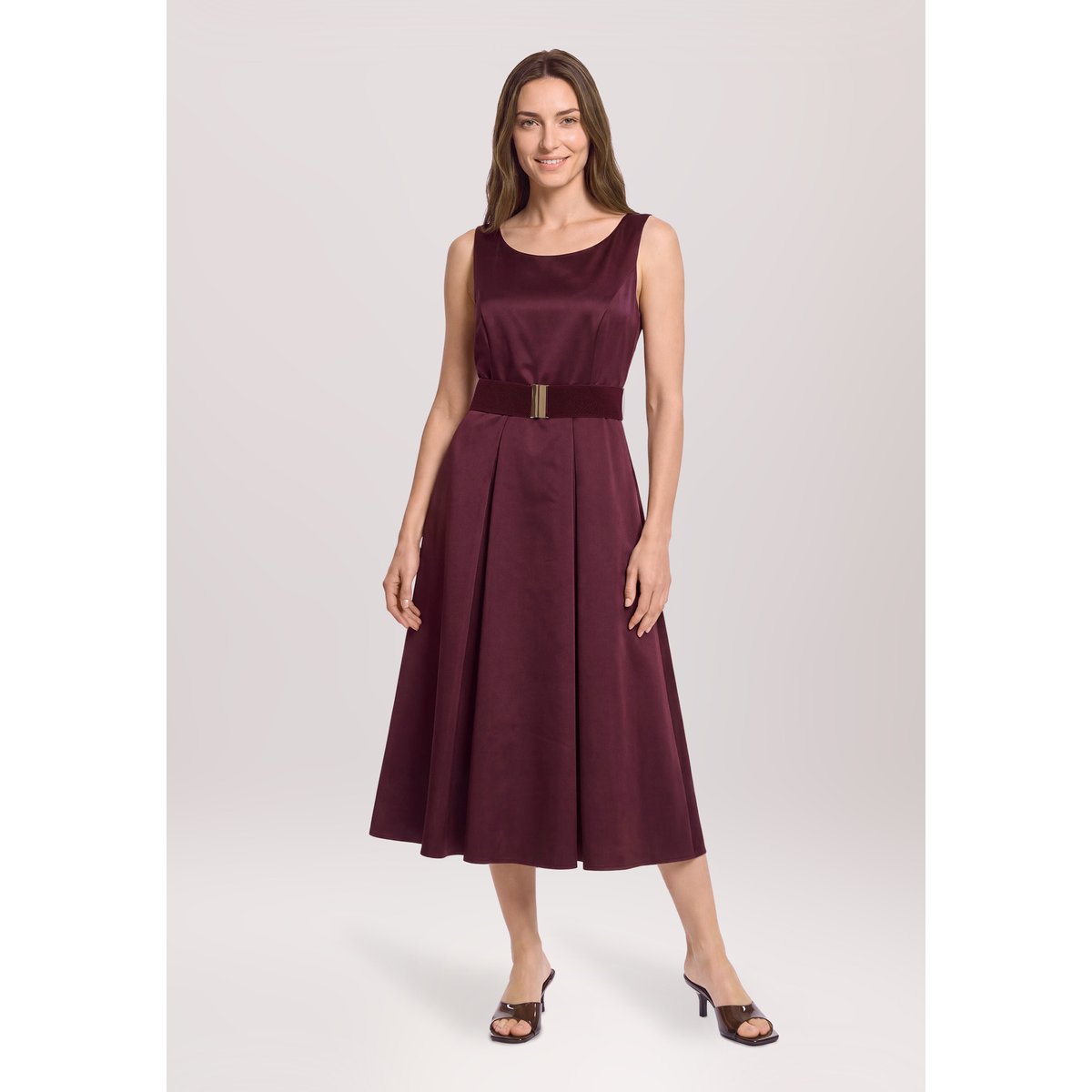 Robe de cocktail à ceinture strong aubergine, VERA MONT