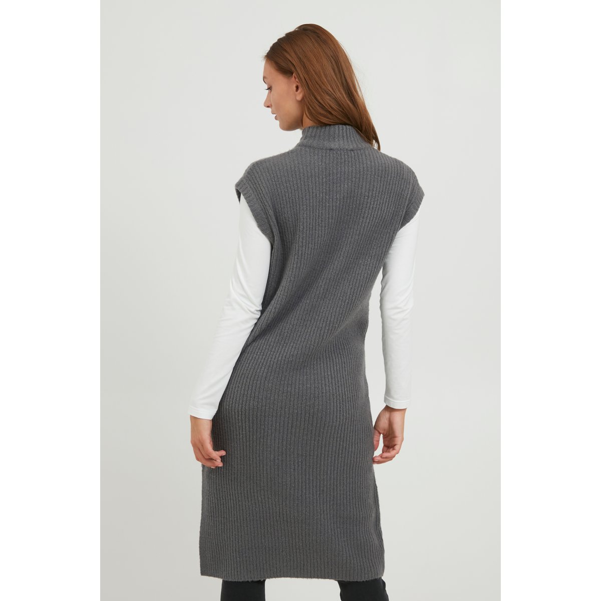 Dress gris foncé, B.YOUNG