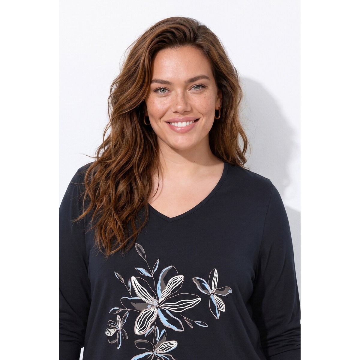 Grand T-shirt motif à fleurs noir, ULLA POPKEN