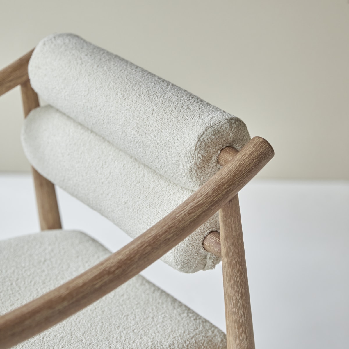 Fauteuil en Acacia massif, COLOMBE beige, TIKAMOON