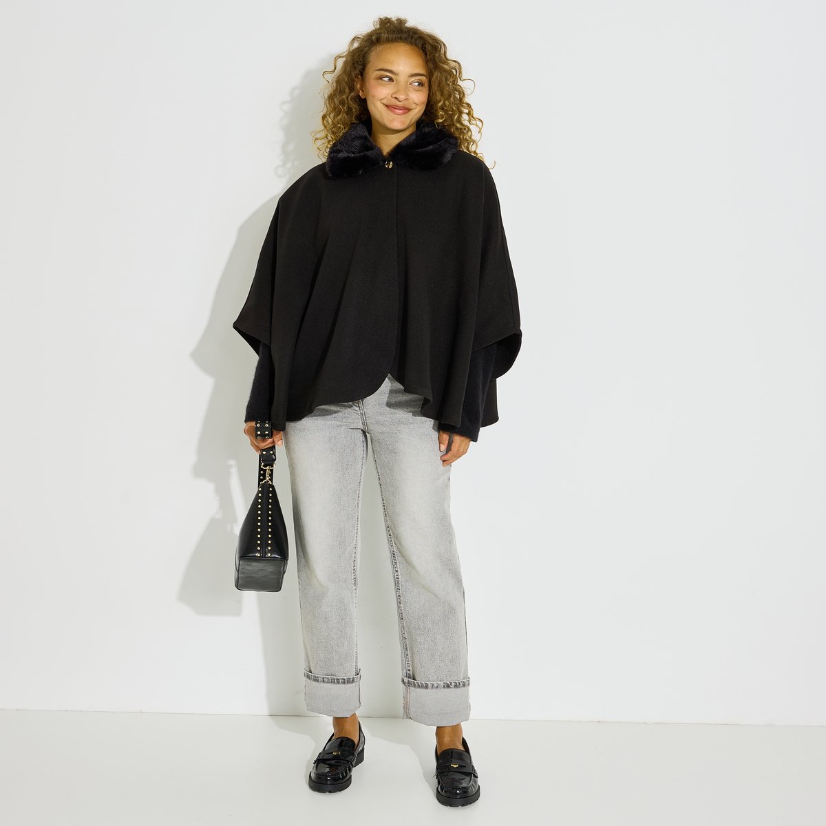 Poncho uni noir, GRAIN DE MALICE
