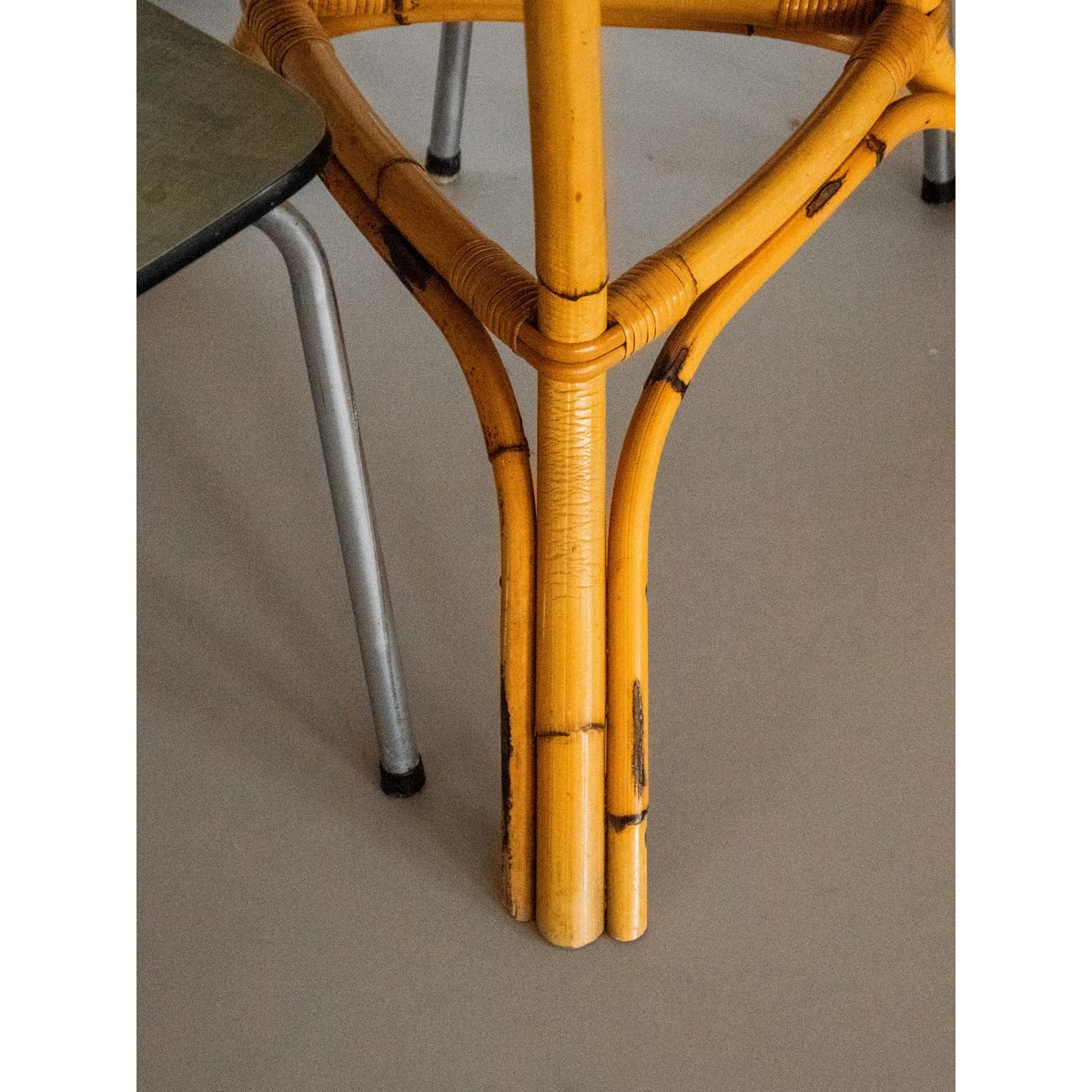 Table à manger en bois clair et bambou Romy N°1280 - Bon état bois clair, DEBONGOUT