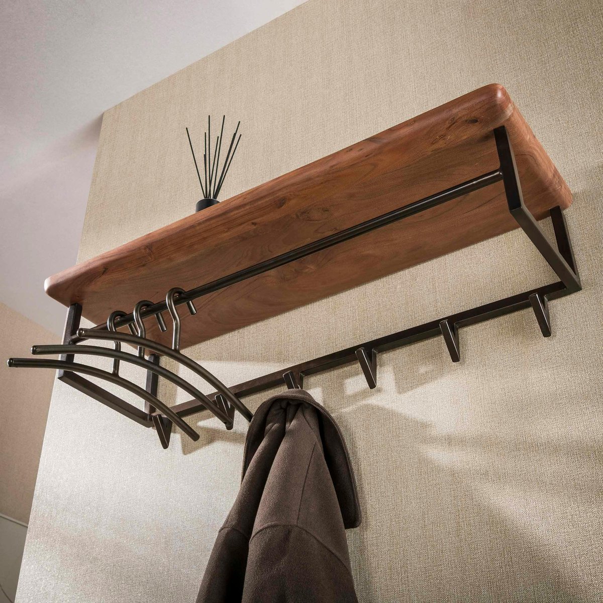 Portemanteau mural 1 étagère bois 1 tringle 6 crochets NAKO marron, PIER IMPORT