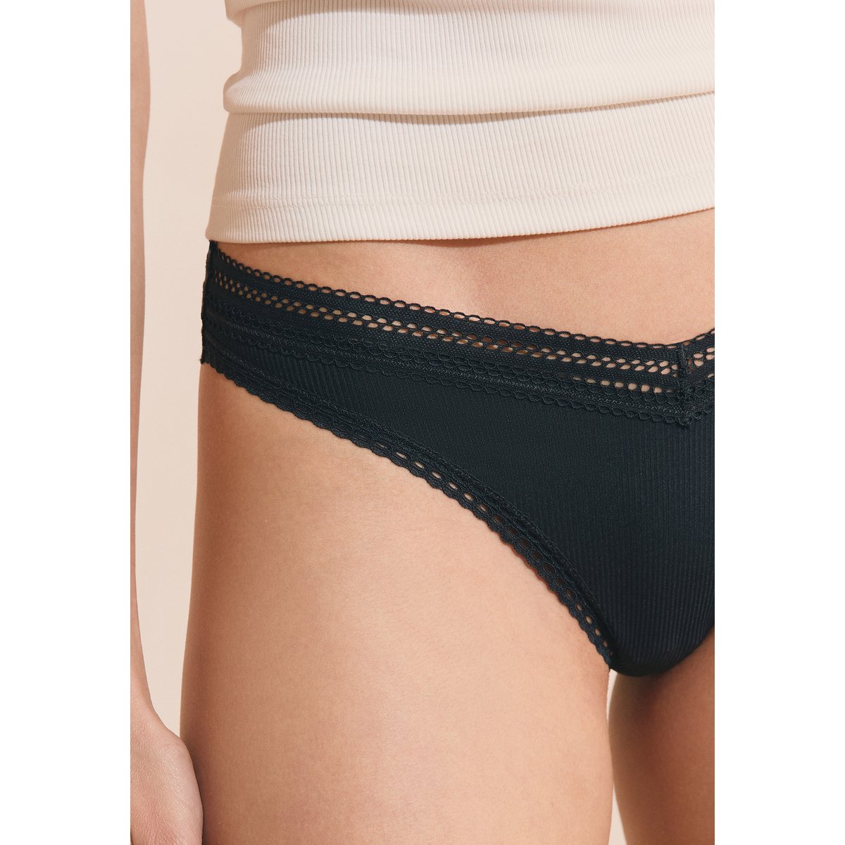 Tanga V-shape en microfibre et dentelle POWER 2 encre, ETAM