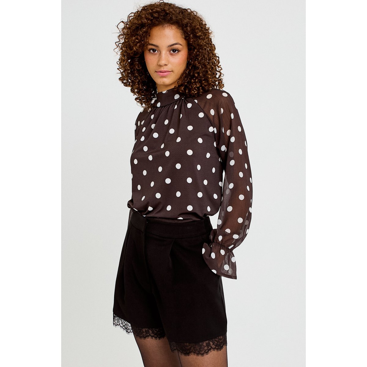 Short en dentelle noir, CACHE CACHE