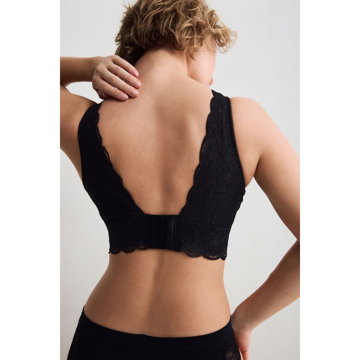 Soutien-gorge maintien intégral en dentelle noir, NEXT