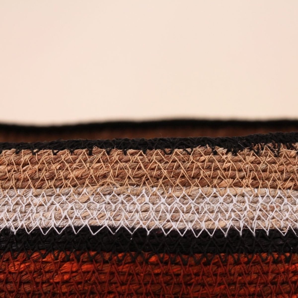Set de 3 paniers bas rayés en herbes marines marron et beige marron, ORNAMI