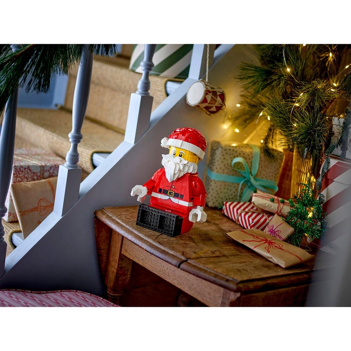 Minifigurine du Père Noël grand format rouge, LEGO