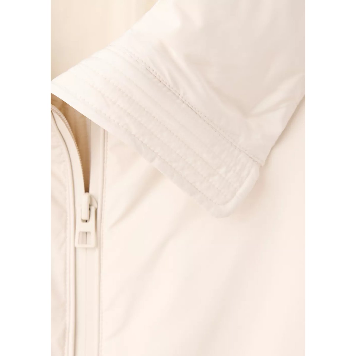 Anorak matelassé long blanc cassé, MANGO