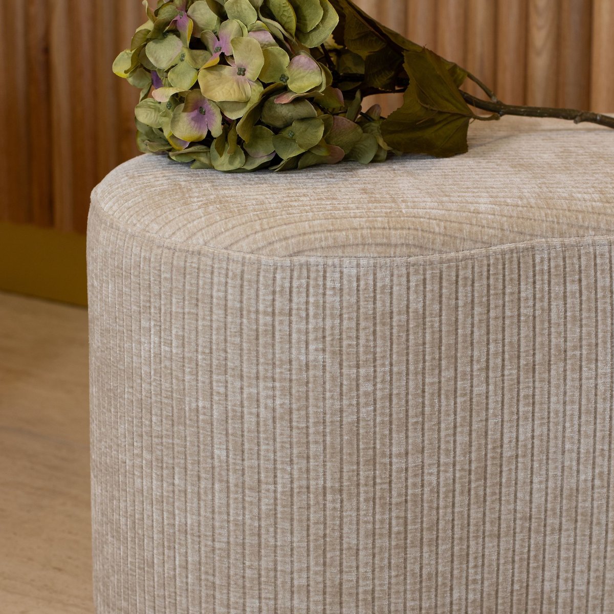 Banc en tissu bouclette et structure en bois, COME beige, NOW'S HOME