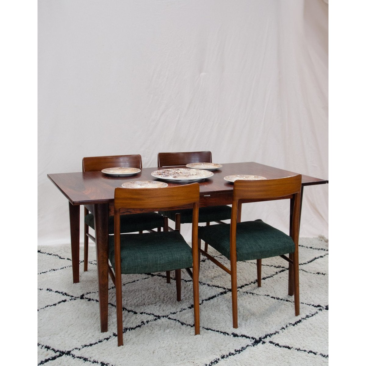 Table à manger en palissandre de Rio Karla N°1311 - Bon état bois foncé, DEBONGOUT