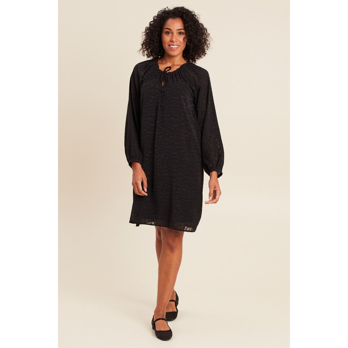 Robe courte évasée col v manches longues noir, BREAL