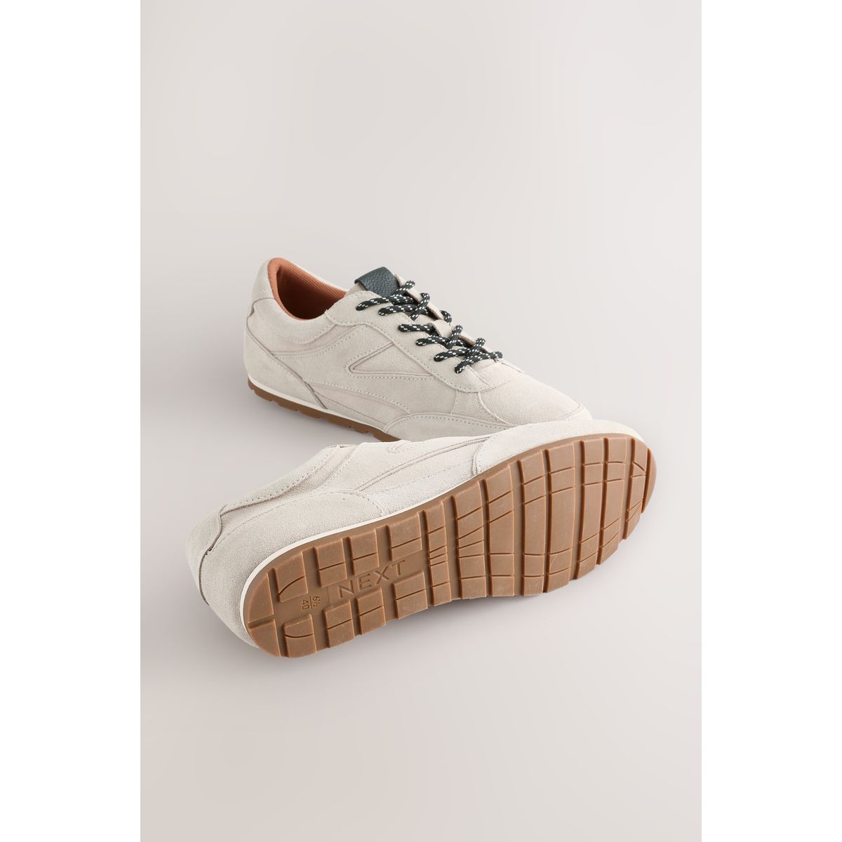 Baskets en cuir premium à lacets naturel, NEXT